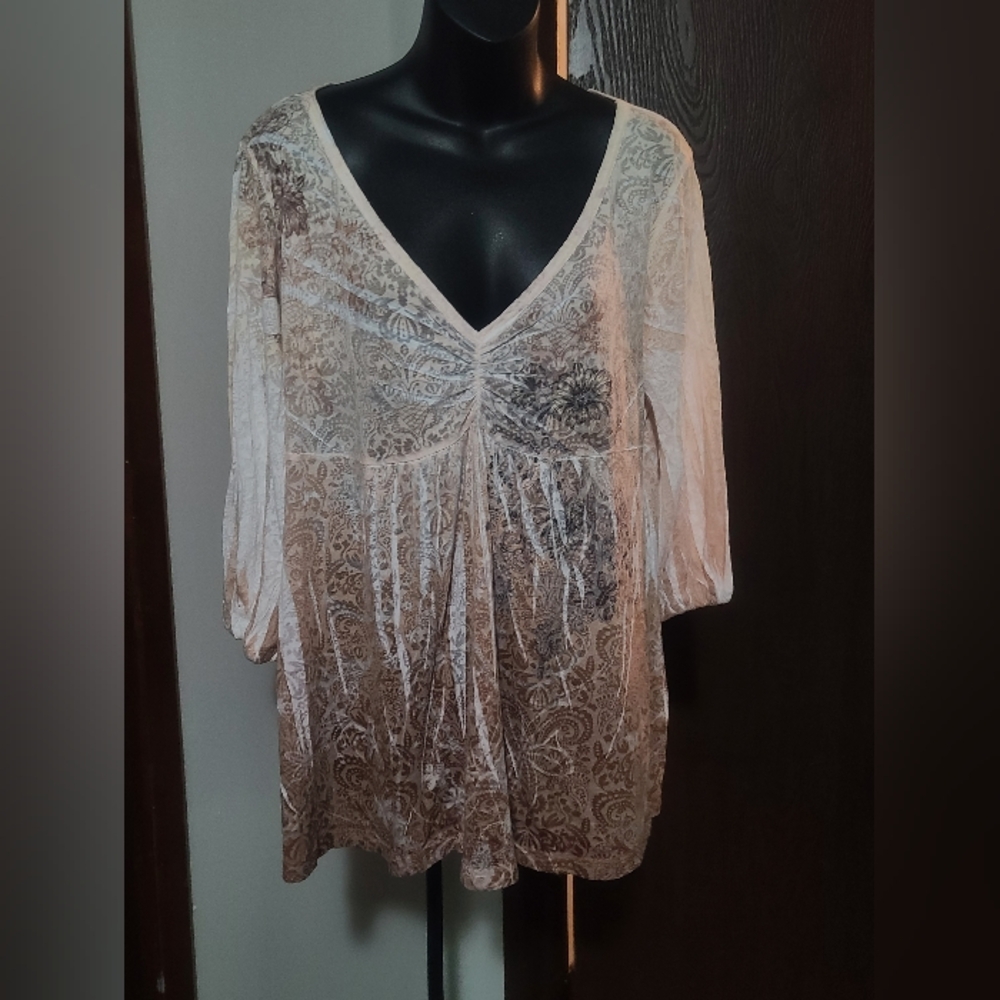 Elegant Paisley V-Neck Women's Burnout Top